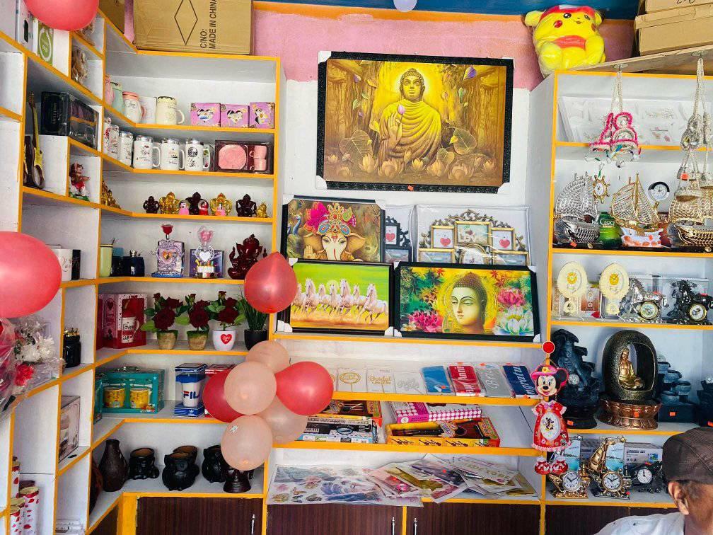 Decor8 Gift Shop 