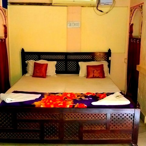 Chitwan Sauraha tour Package 